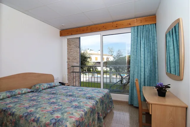 Apartment, Twin Beds, Sofa, Hotel Portbo 1/2