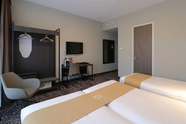 غرفة ثلاثية بثلاثة أسرّة، Hotel Van Gogh 4/5