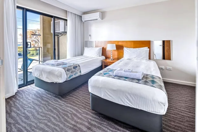 2 Bedrooms, Apartment, King and Twin Beds, Bay View, Quality Hotel Bayside Geelong 1/5