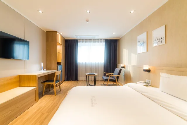 Deluxe, Double Bed, Reborn Suwon Silkroad Hotel 3/6