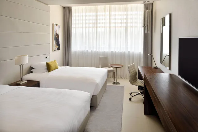 Guest Room, 2 Double Beds, Concierge Level، الحي الدبلوماسي الرياض - شقق ماريوت التنفيذية(Riyadh Diplomatic Quarter - Marriott Executive Apartments) 2/3