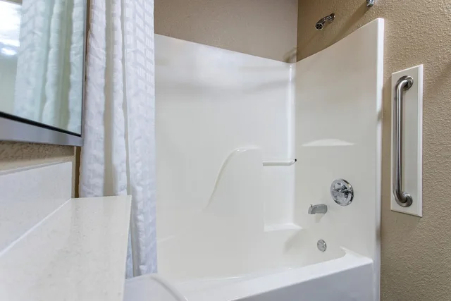 غرفة قياسية بسرير كوين، Candlewood Suites Appleton 10/10