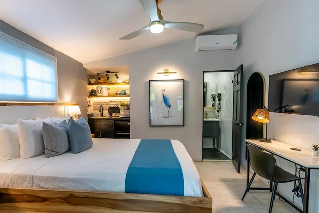 Signature Cottage One Queen, Travellers Beach Resort 1/5