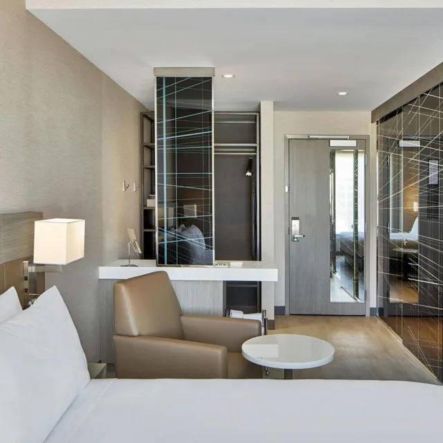 غرفة بسرير كينج بحوض استحمام لذوي الإعاقة، Ac Hotel By Marriott Sacramento 5/6