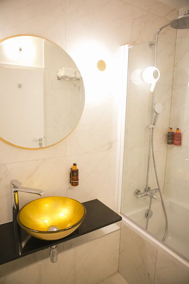 غرفة قياسية بسرير مزدوج، Hotel Le Versailles 6/8