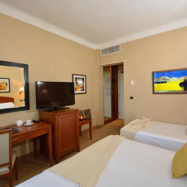 غرفة ثلاثية مع أريكة، LH Hotel Lloyd Rome 2/4