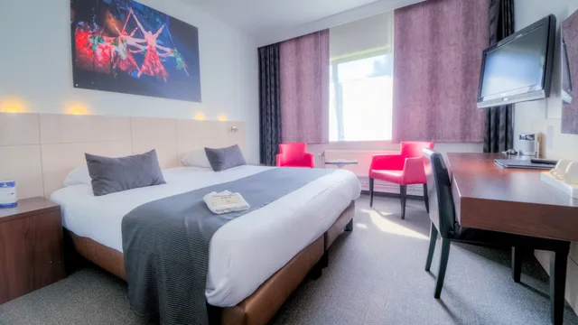 غرفة تنفيذية بسرير كوين، HOTEL CASTEAU RESORT MONS 1/10