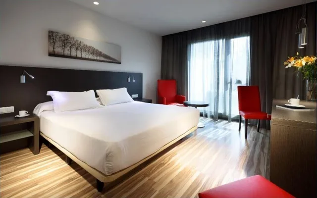 Room, Single, Twin Beds, Eurostars Arenas de Pinto 3/10