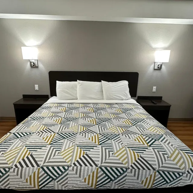 1 Queen Bed - Non-Smoking, Micfridge، Motel6 Greensboro, NC - Airport 6/9