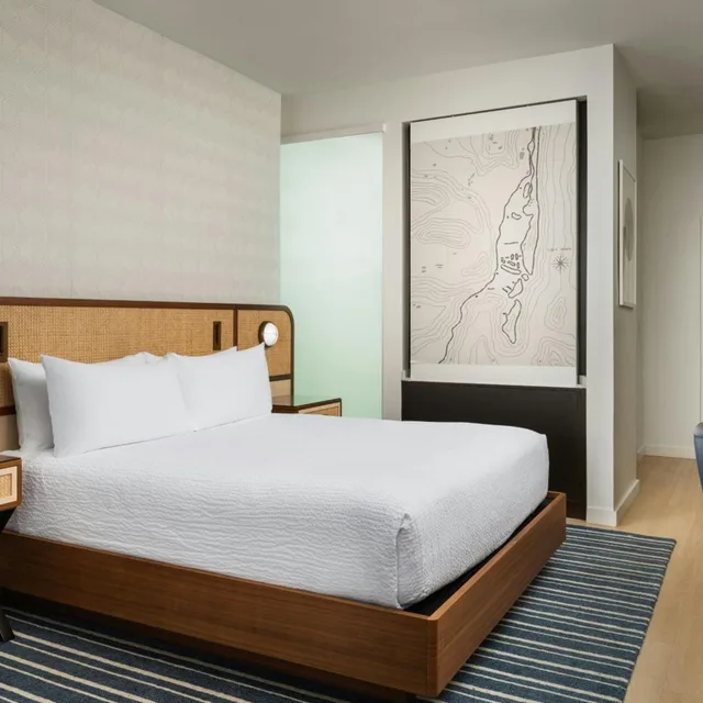 Standard, King Bed, Accessible, Maritime Hotel Fort Lauderdale Cruise Port 4/10