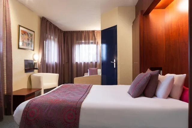غرفة رباعية بسرير مزدوج وسريرين منفصلين، Kyriad Direct Rennes Ouest 1/3