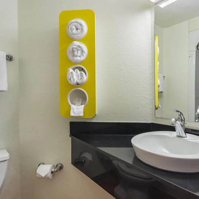 غرفة بسرير كوين لذوي الإعاقة، Motel6 Whitby ON - Toronto East 9/10