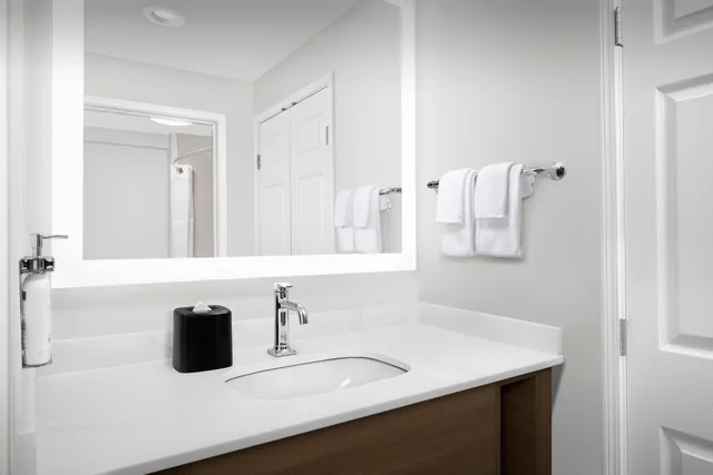 2 Bedrooms, Suite, 1 King and 2 Queen Beds, Sofa, STAYBRIDGE SUITES COLUMBIA 3/4