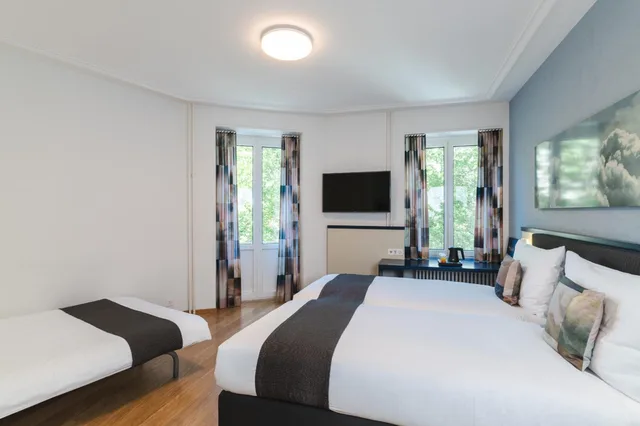 غرفة قياسية رباعية مع أريكة، Bristol Hotel Zurich 8/10