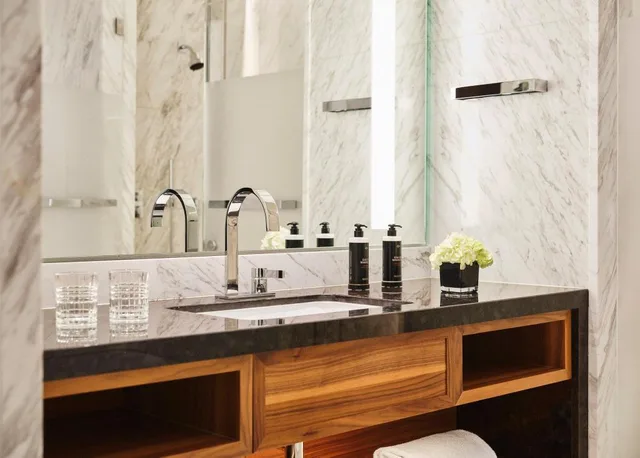 غرفة بريميير بسريرين مزدوجين، Four Seasons Hotel Madrid 3/4