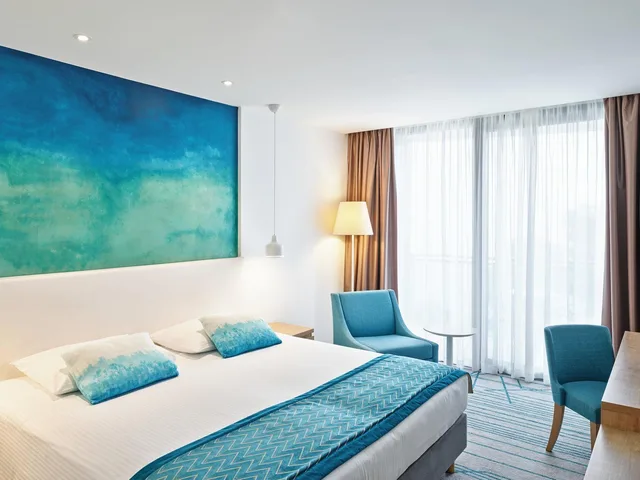 غرفة ديلوكس بإطلالة على البحر بشرفة، Maistra Select Mlini Hotel 1/6