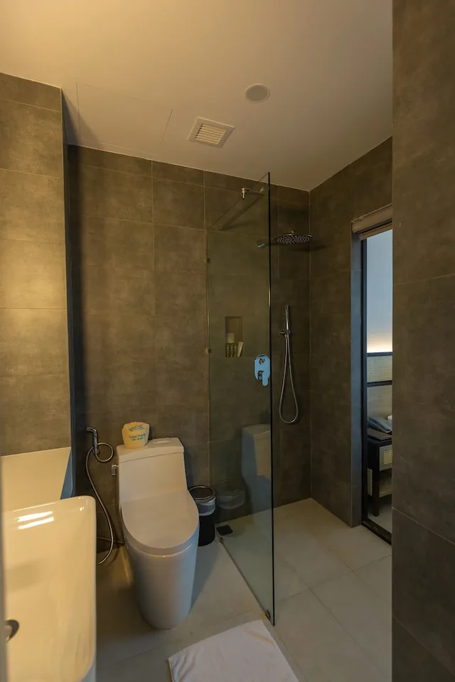 غرفة ديلوكس بسريرين منفصلين بإطلالة على البحر، Odin Hotel Quy Nhon 8/9