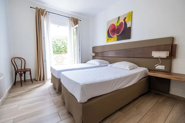 Comfort, Queen Bed, Hôtel Les Mouettes 1/5