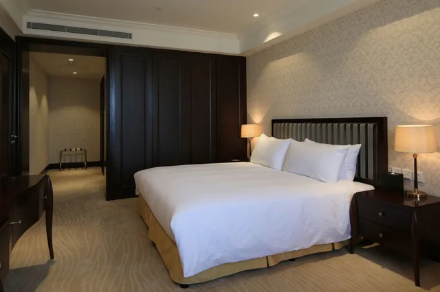 Deluxe, Suite, King Bed, Evergreen Laurel Hotel Shanghai 1/1