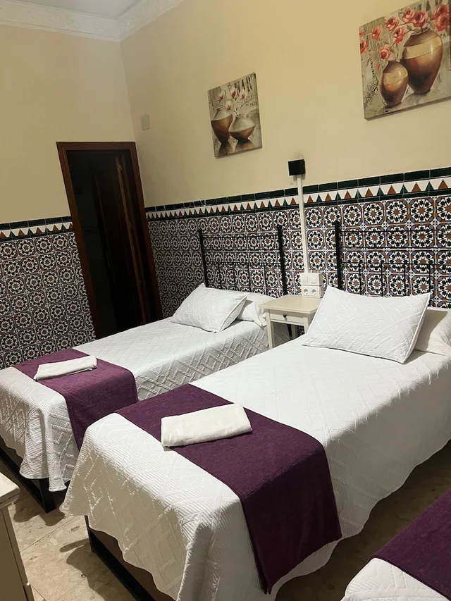 Room, Triple, 3 Beds, Private Bathroom, Ground Floor, Pension Catedral 7/10