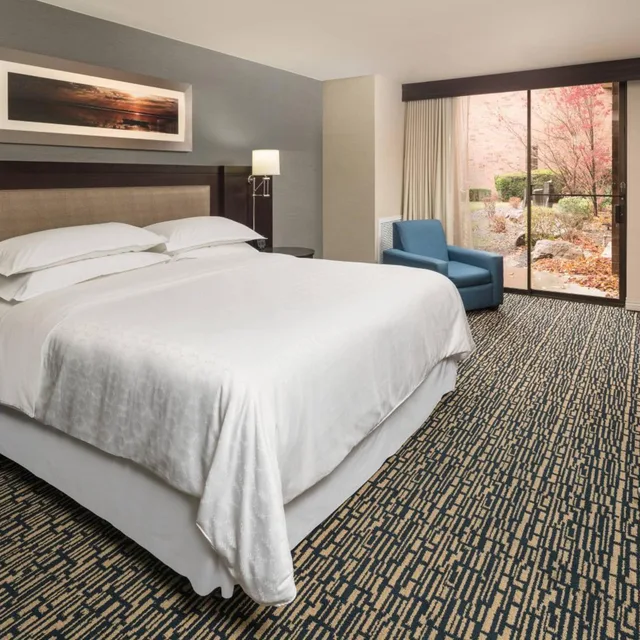 غرفة سوبيريور بسرير كينج، Sheraton Salt Lake City Hotel 2/10