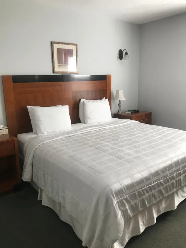 غرفة رباعية، Crescent Suites Hotel 1/5