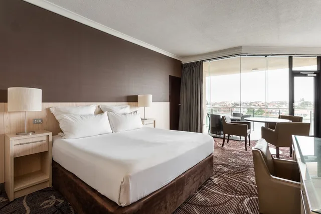 جناح استوديو بإطلالة على البحيرة بحوض جاكوزي، Lakes Resort Hotel 1/4