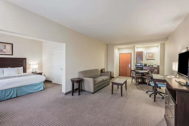 جناح استوديو بسرير كينج بحوض استحمام لذوي الإعاقة، Wingate by Wyndham New Braunfels 3/5