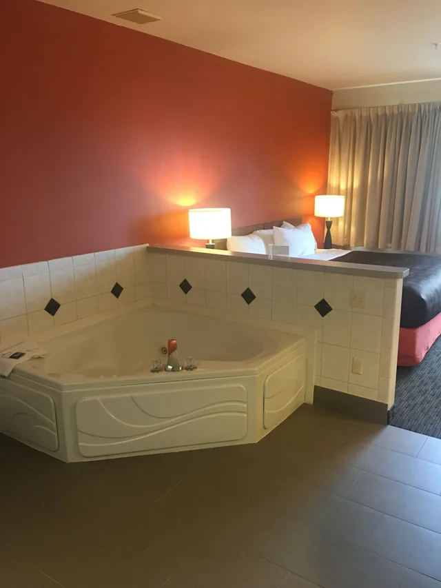 جناح بسريرين كوين، Comfort Inn & Suites New Lisbon 4/5