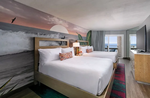 Suite, King Bed, 2 Queen and Twin Beds, Ocean Front، The Wayfarer San Diego 1/3