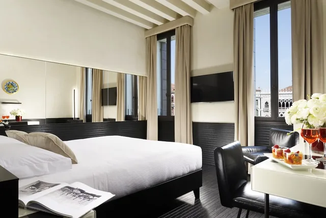 غرفة ديلوكس بسريرين منفصلين، Hotel LOrologio Venezia 1/3