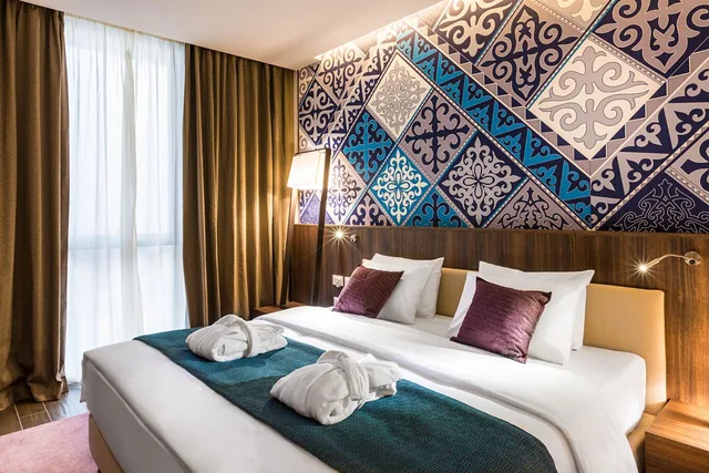 غرفة بريفيليج بسرير كينج، Mercure Almaty City Center 2/5