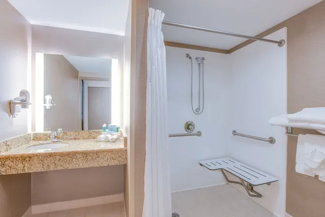 غرفة قياسية بسريرين كوين لذوي الإعاقة، Holiday Inn Express Hotel & Suites Bethlehem 4/4