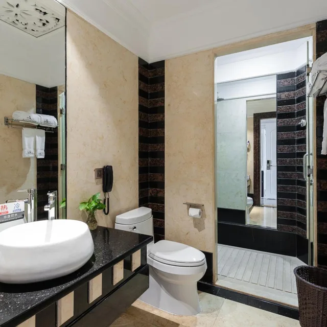 Superior, Queen Bed, No Window, Nan Yang Royal Hotel 3/6