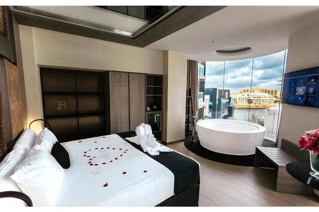 جناح فاخر مفردة بسرير مزدوج بجاكوزي، Hugos Boutique Hotel - Adults Only 1/1