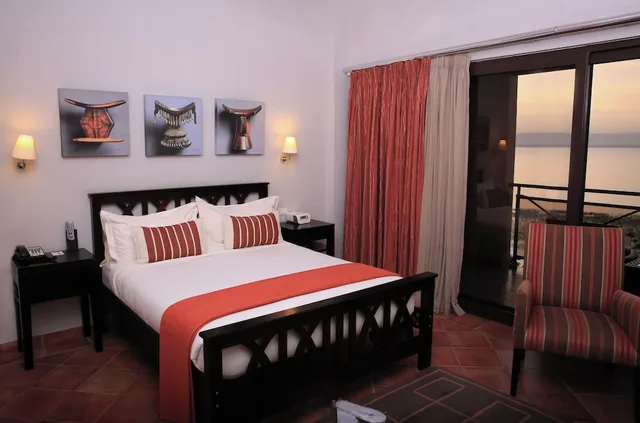 Queen Bed, Lake View, Haile Resort Hawassa 5/8