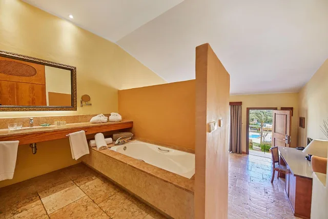 جناح بسرير كينج بإطلالة على الحديقة، Pula Suites Boutique Resort 3/3