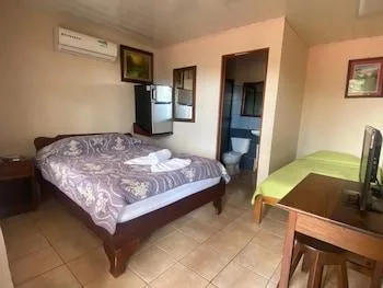 غرفة قياسية ثلاثية، Hostel La Choza Inn 1/1