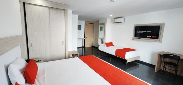 غرفة قياسية ثلاثية بسرير كينج مع أريكة، Hotel BE Suites Cali 2/10