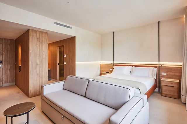 غرفة ديلوكس بسرير مزدوج أو سريرين منفصلين، Hotel Silken Platja d'Aro 1/4