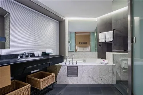 غرفة تنفيذية بسرير مزدوج أو سريرين منفصلين، Hilton Kuala Lumpur 2/2