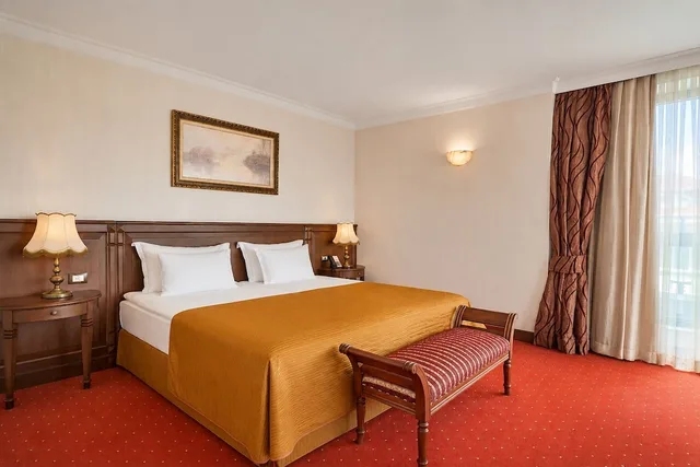جناح جونيور بسرير كينج، Crystal Palace Boutique Hotel 3/10
