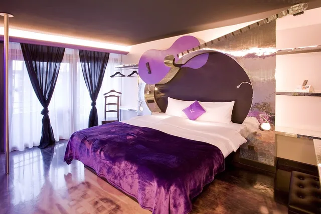 Mus Building, Queen Bed، PLAZA INN stays design Dortmund 1/4