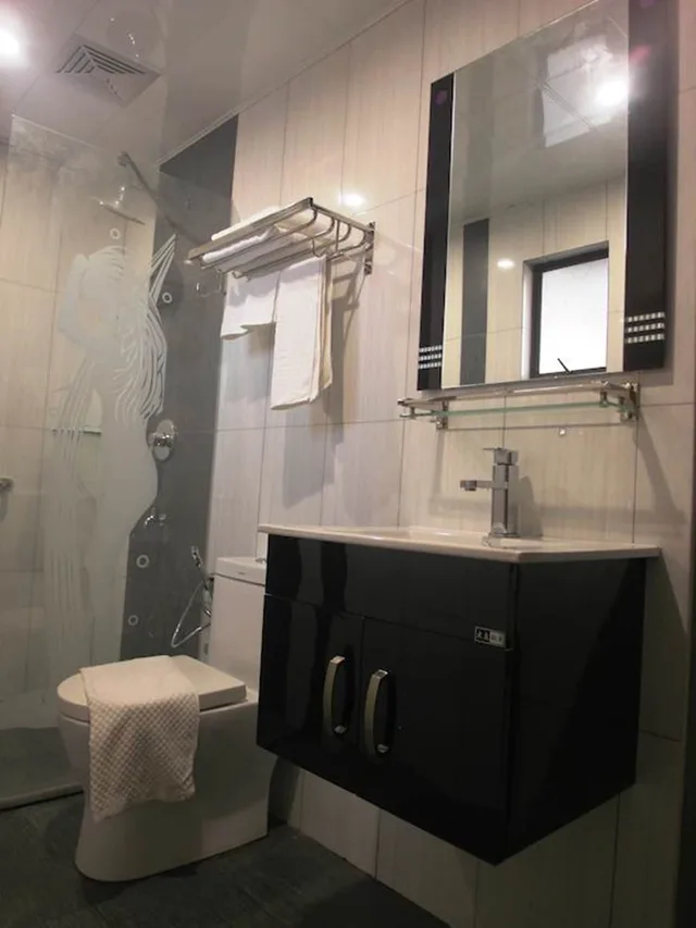 Superior, King Bed, No Window، Mandarin Hotel 3/4