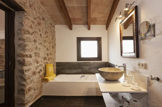 غرفة كلاسيكية بسرير مزدوج بشرفة، FINCA HOTEL ALBELLONS PARC NATURAL 5/5
