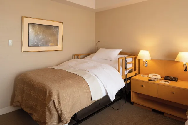 غرفة بسريرين منفصلين لذوي الإعاقة، Hotel Okura Fukuoka 1/4