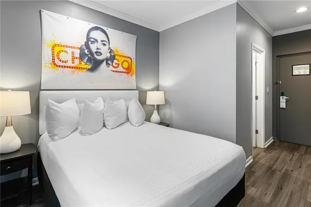 Room, Queen Bed, Hotel Chicago West Loop, SureStay Collection by Best Western 1/4