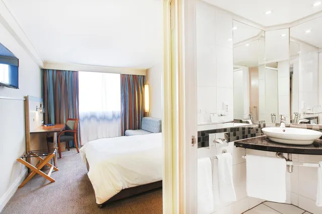 غرفة قياسية بسرير مزدوج مع أريكة، RH Hotel Pretoria 3/3
