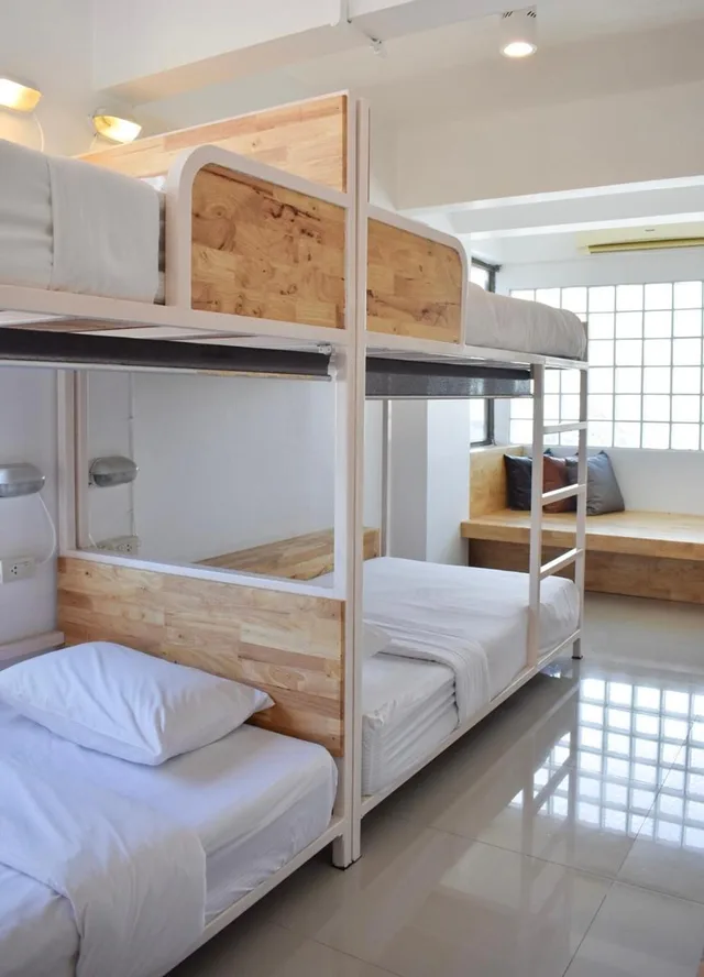 Mixed Dorm, Loyy Hotel 7/10