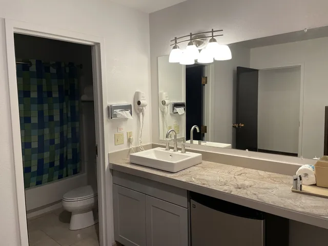 غرفة قياسية بسرير كوين، Valley Hi Motel 2/2